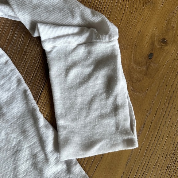 CHASER Loose Fitting V-neck Long Sleeve Top - Picture 6 of 9